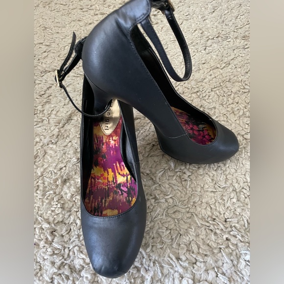 ✨Madden Girl Heels 👠 - 8 1/2 - Picture 2 of 5
